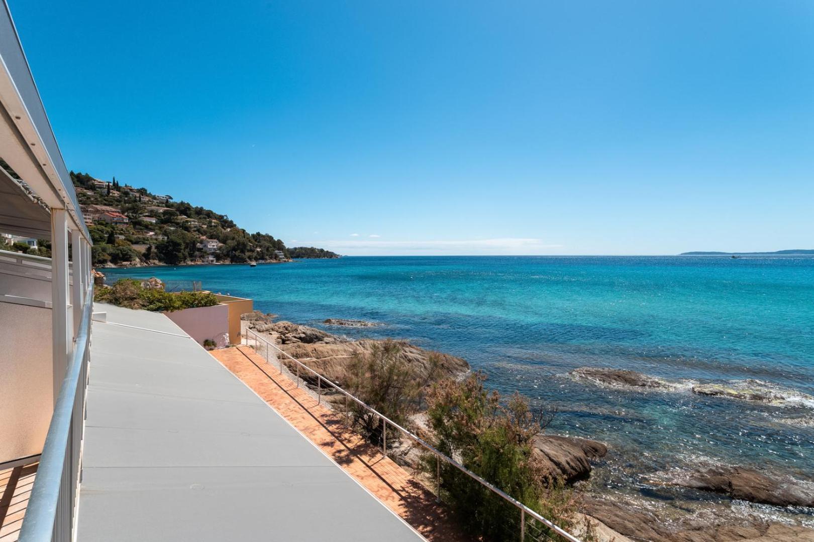 Roc Hotel - Hotel 4 Etoiles Les Pieds Dans L'Eau Le Lavandou Exterior foto