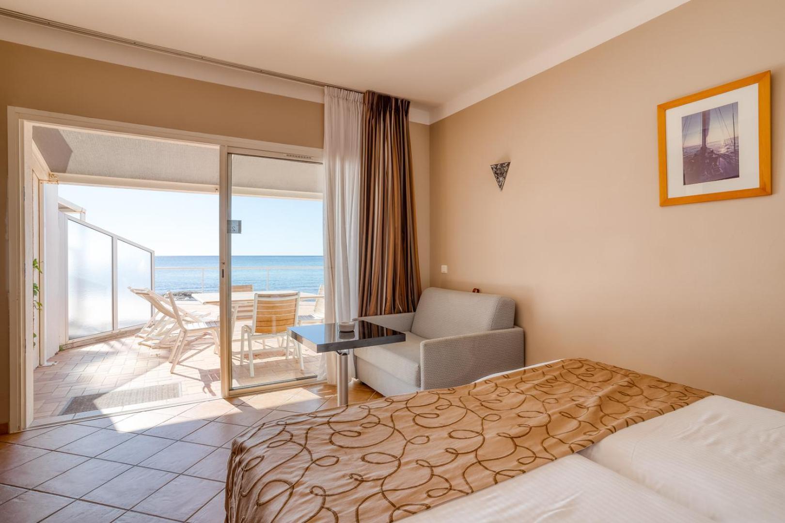 Roc Hotel - Hotel 4 Etoiles Les Pieds Dans L'Eau Le Lavandou Exterior foto